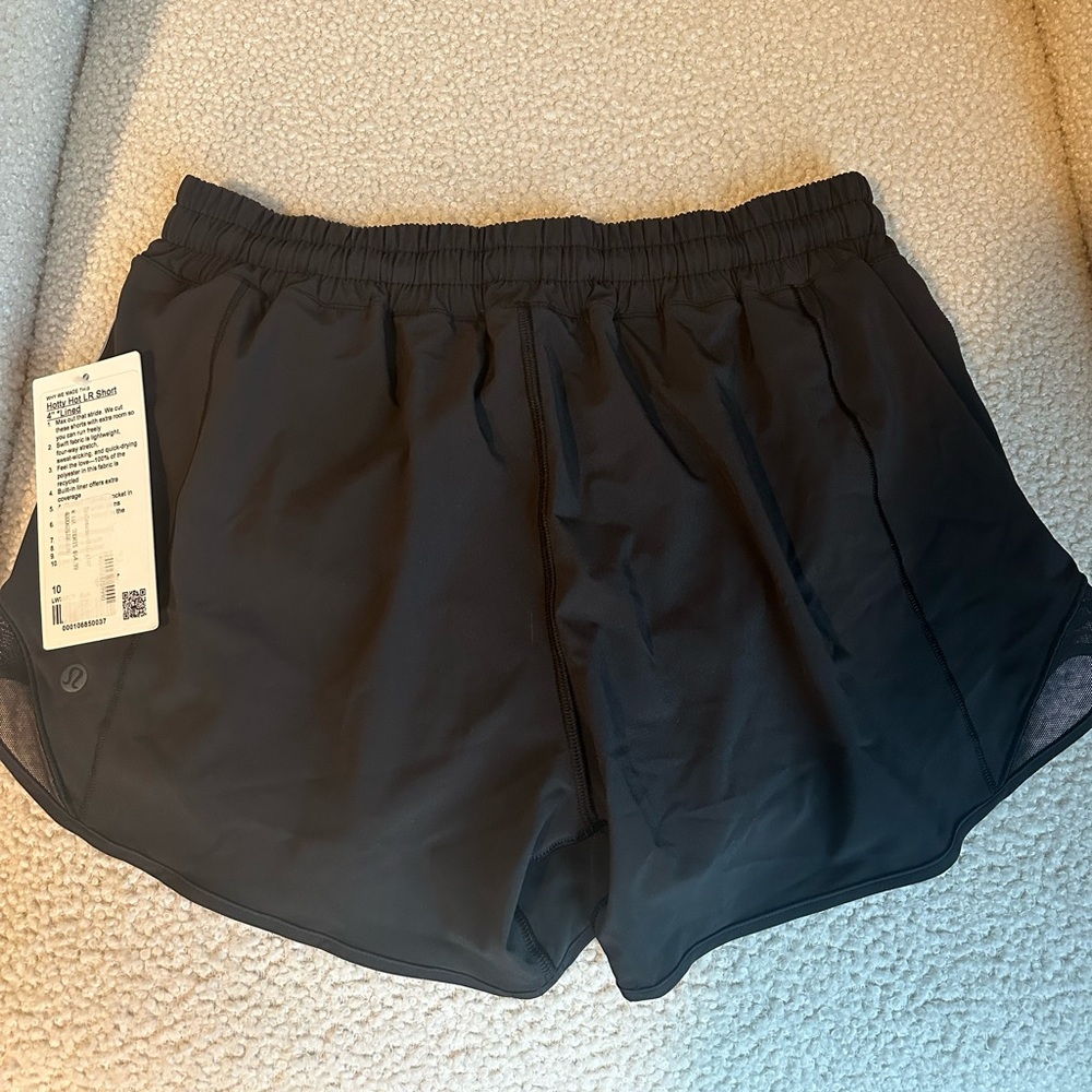 Lululemon Hotty Hot LR short 4” lined